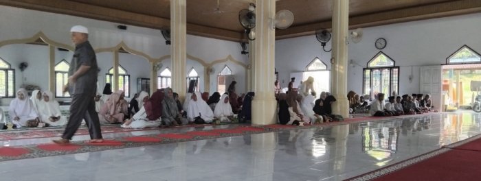 Tradisi Santunan Anak Yatim 10 Muharram di Masjid Al Baraqah Pasir Putih