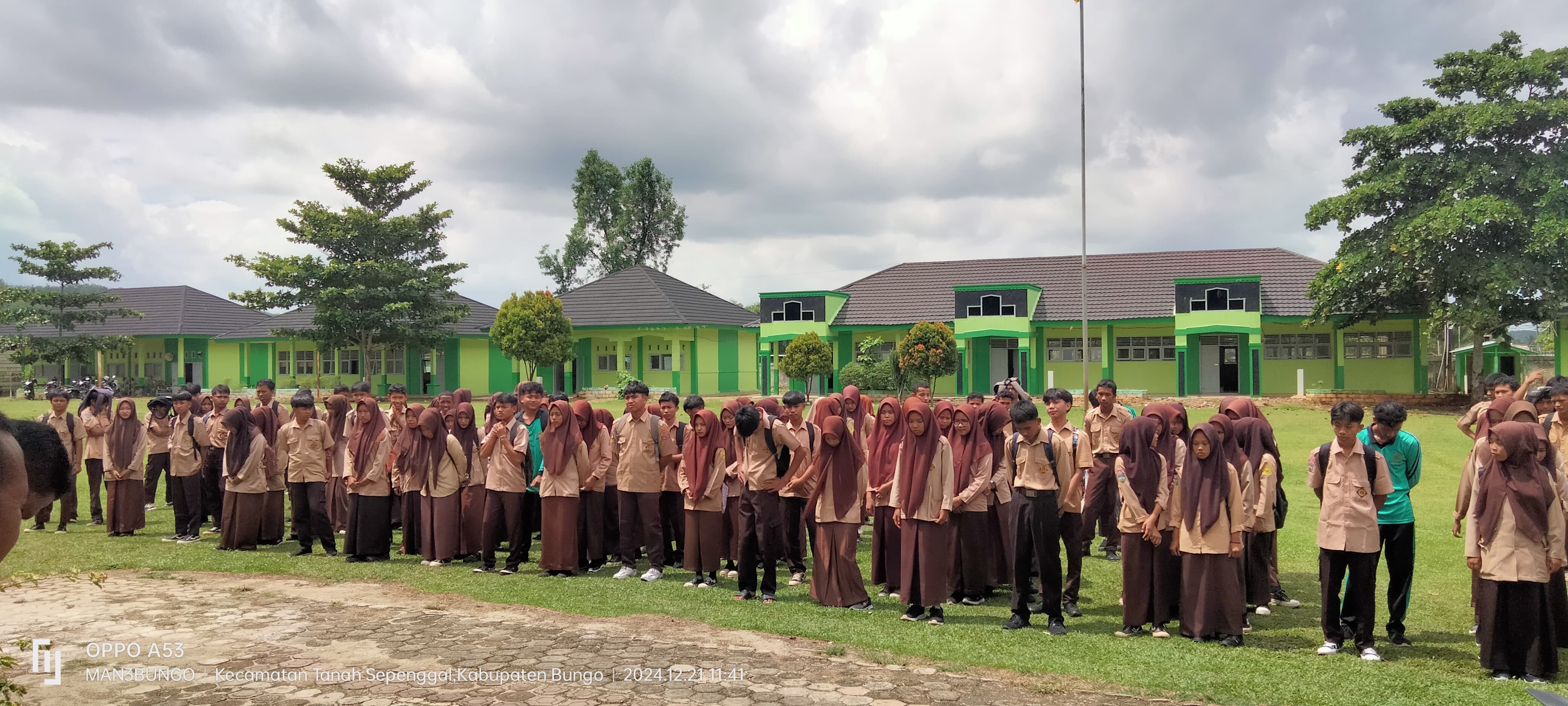 PEMBERIAN RAPORT SEMESTER GANJIL TAHUN PEMBELAJARAN 2024/2025 DI MADRASAH ALIYAH NEGERI 3 BUNGO PEMBERIAN RAPORT SEMESTER GANJIL TAHUN PEMBELAJARAN 2024/2025 DI MADRASAH ALIYAH NEGERI 3 BUNGO