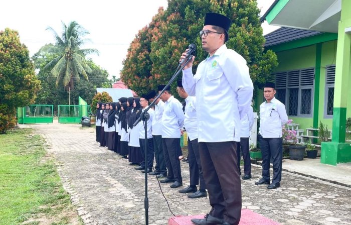 MAN 3 Bungo Teguhkan Semangat Kebangsaan Lewat Upacara Bendera