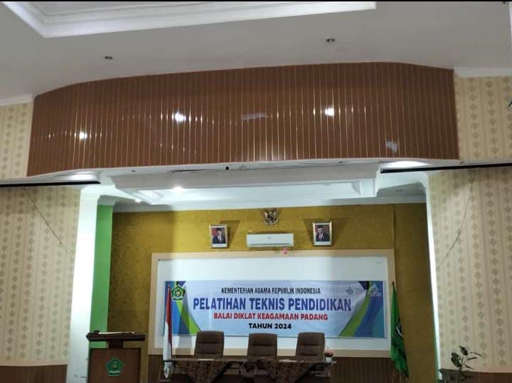 MAN 3 BUNGO MENGUTUS GURU MENGIKUTI DIKLAT DI BDK PADANG DALAM PENINGKATAN KOMPETENSI MAN 3 BUNGO MENGUTUS GURU MENGIKUTI DIKLAT DI BDK PADANG DALAM PENINGKATAN KOMPETENSI