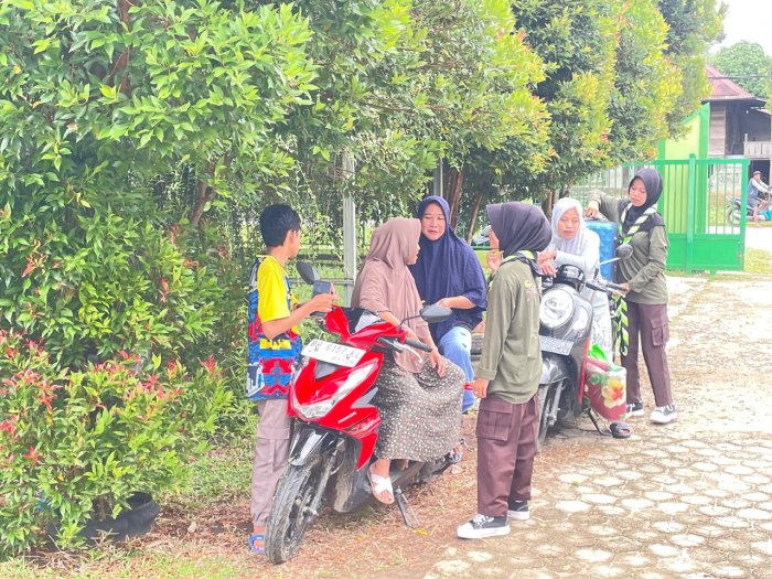 Orang Tua MAN 3 Bungo Dukung Anak di Lomba LGPPP UNDARI Orang Tua MAN 3 Bungo Dukung Anak di Lomba LGPPP UNDARI