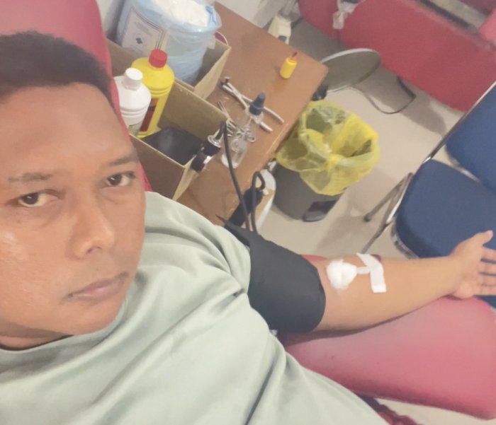 Kaur TU MAN 3 Bungo Donorkan Darah di RSUD Hanafie Kaur TU MAN 3 Bungo Donorkan Darah di RSUD Hanafie