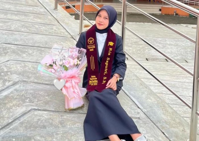 Ria Saputri Alumni MAN 3 Bungo Raih Gelar Akademik Usai Diwisuda di Universitas Jambi Ria Saputri Alumni MAN 3 Bungo Raih Gelar Akademik Usai Diwisuda di Universitas Jambi