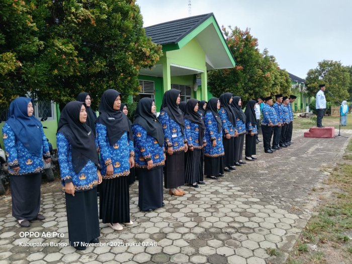 MAN 3 Bungo Gelar Upacara Senin Tingkatkan Disiplin ASN MAN 3 Bungo Gelar Upacara Senin Tingkatkan Disiplin ASN