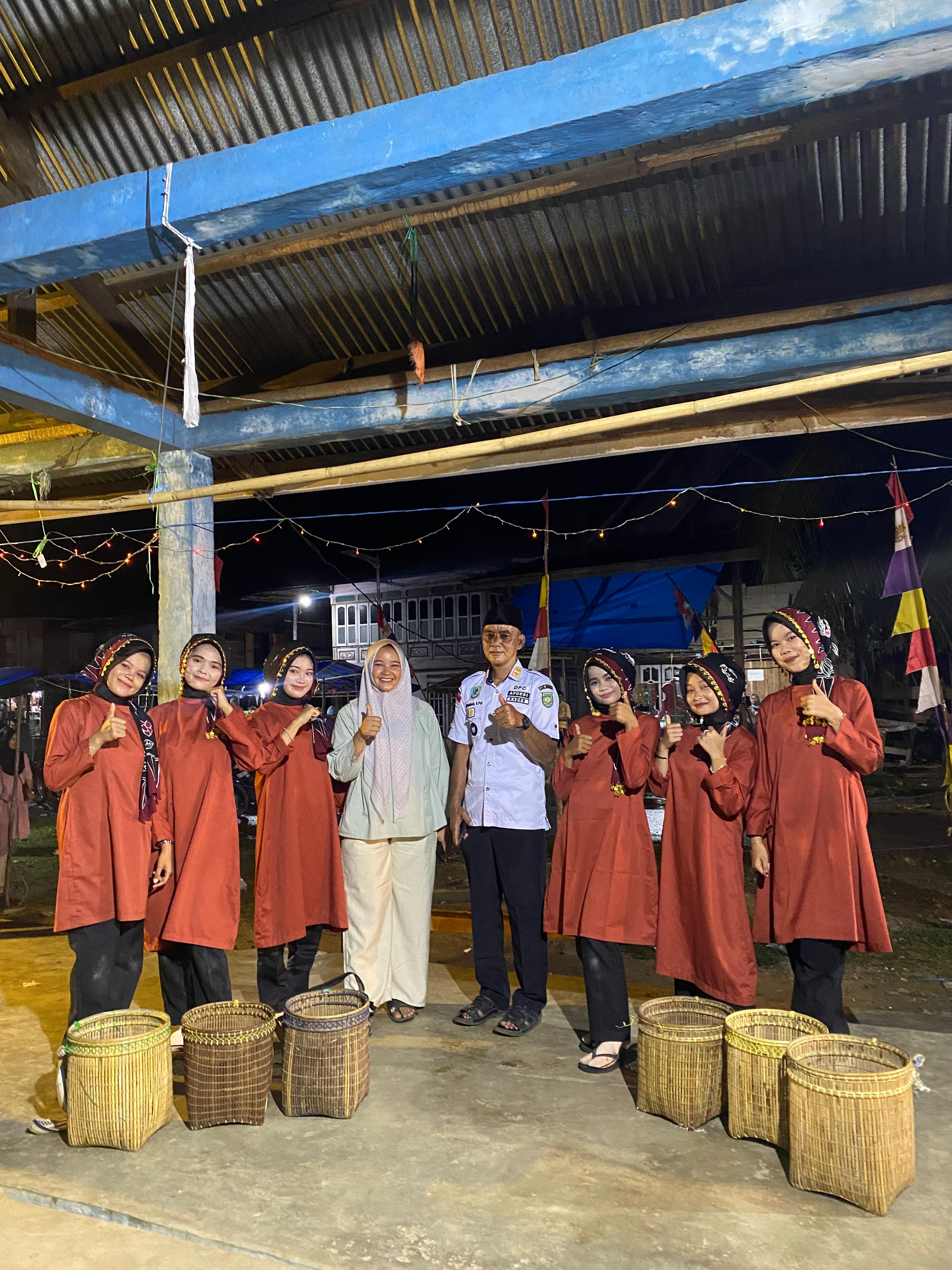 Siswa-siswi MAN 3 Bungo Tampilkan Kesenian Daerah pada Peringatan HUT RI ke-80 di Dusun Teluk Pandak