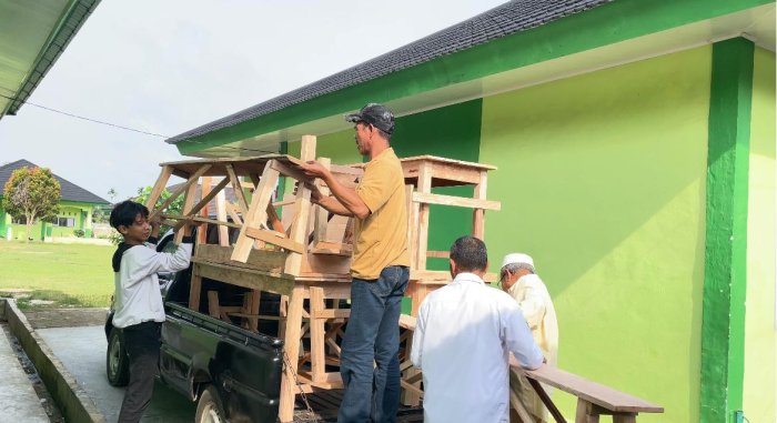 MAN 3 Bungo lengkapi Kursi Meja Kantin MAN 3 Bungo lengkapi Kursi Meja Kantin