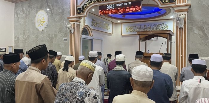 Suasana Hari Kedua Salat Tarawih Berjamaah di Masjid Suasana Hari Kedua Salat Tarawih Berjamaah di Masjid