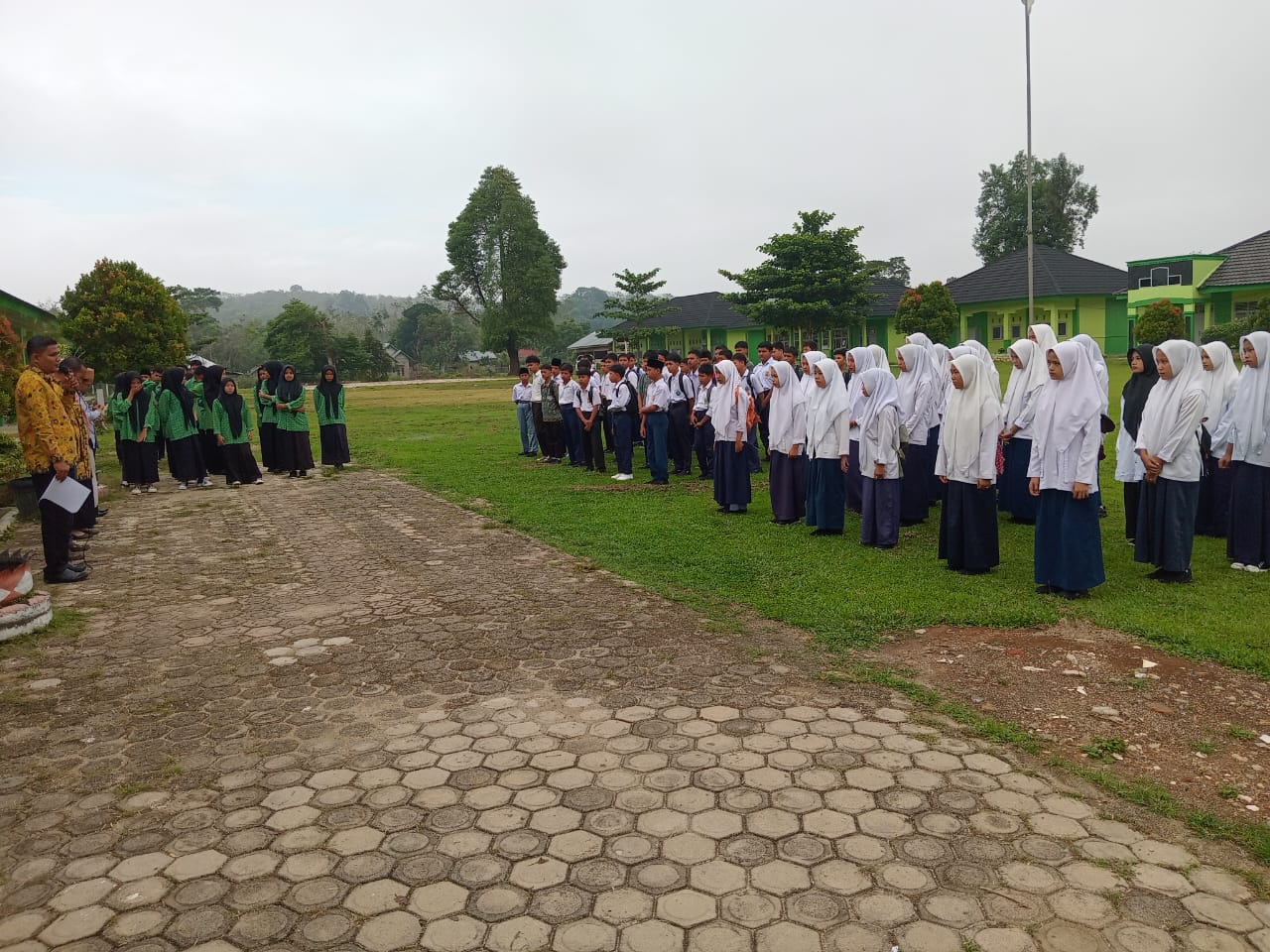 CALON PESERTA DIDIK BARU MAN 3 BUNGO LAKSANAKAN TES TULIS DAN WAWANCARA KEAGAMAAN