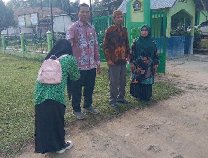 MAN 3 Bungo Terapkan Budaya 5S Saat Sambut Siswa MAN 3 Bungo Terapkan Budaya 5S Saat Sambut Siswa