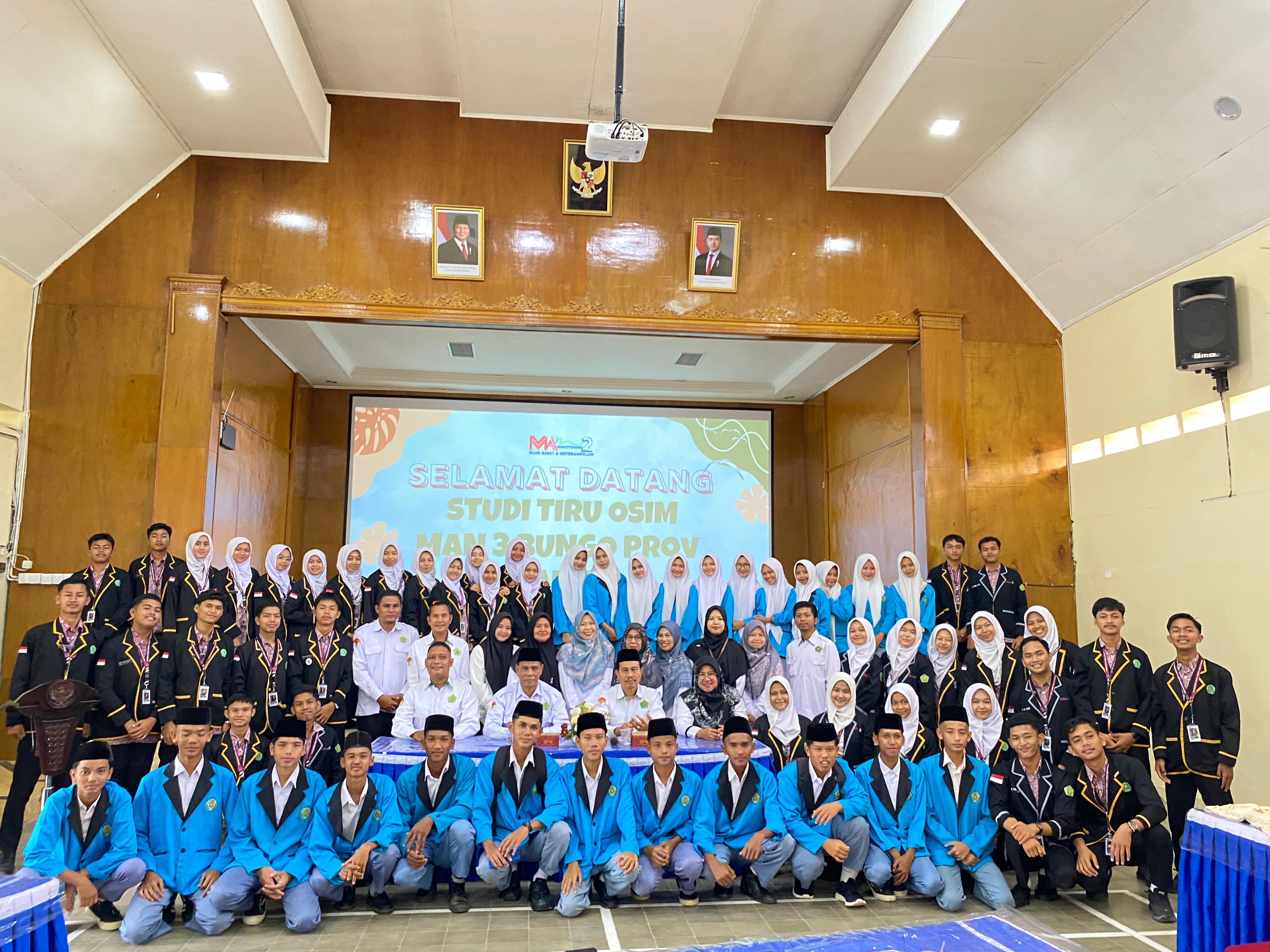 OSIM MAN 3 Bungo Laksanakan Study Tiru ke MAN 2 Bukittinggi