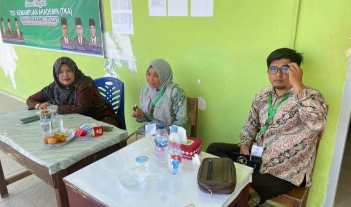Panitia Sesi Pertama Sambut Peserta Ujian TKA MAN 3 Bungo