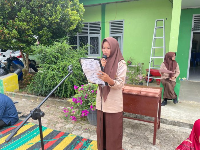 Dewi Rahmadani Raih Juara Tiga Lomba MC Protokol Dewi Rahmadani Raih Juara Tiga Lomba MC Protokol