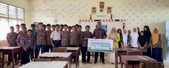 MAN 3 Bungo Berkomitmen Bangun Zona Integritas, Terapkan Layanan Rp0 Bebas Pungli MAN 3 Bungo Berkomitmen Bangun Zona Integritas, Terapkan Layanan Rp0 Bebas Pungli