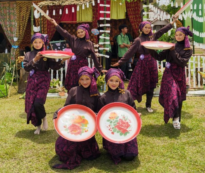 Siswi Kelas 12 Mipa 1 MAN 3 Bungo Juara Pertama Lomba Tari Kreasi 