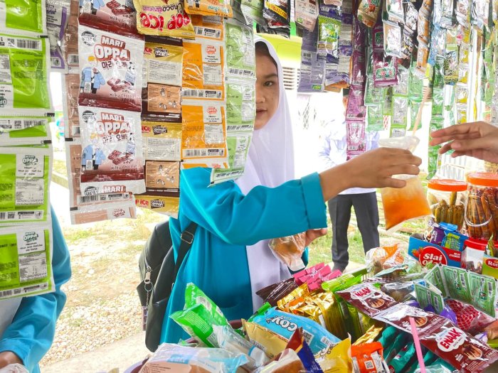 Kantin MAN 3 Bungo Tetap Ramai Saat Ujian Semester