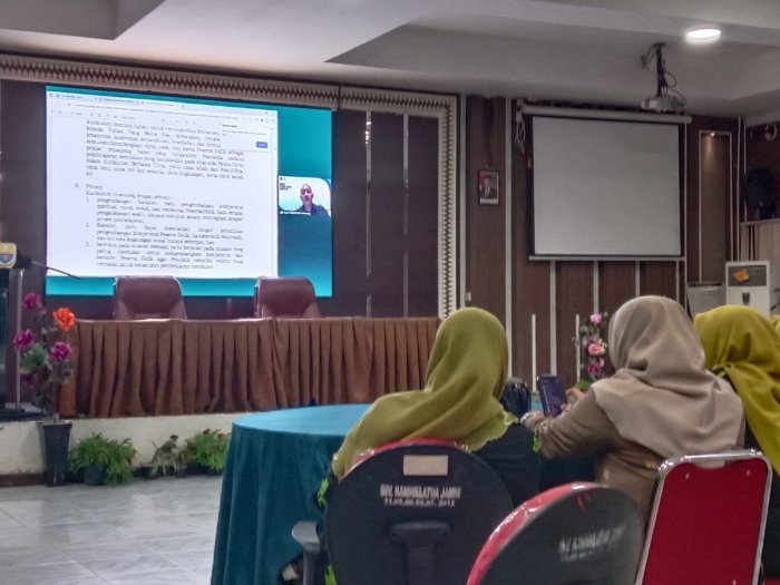 Kepala MAN 3 Bungo Ikuti kegiatan Sosialisasi Kurikulum Berbasis Cinta (KBC) di Jambi