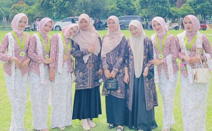 Momen Haru Perpisahan Kelas 12 MIPA 1 MAN 3 Bungo Momen Haru Perpisahan Kelas 12 MIPA 1 MAN 3 Bungo