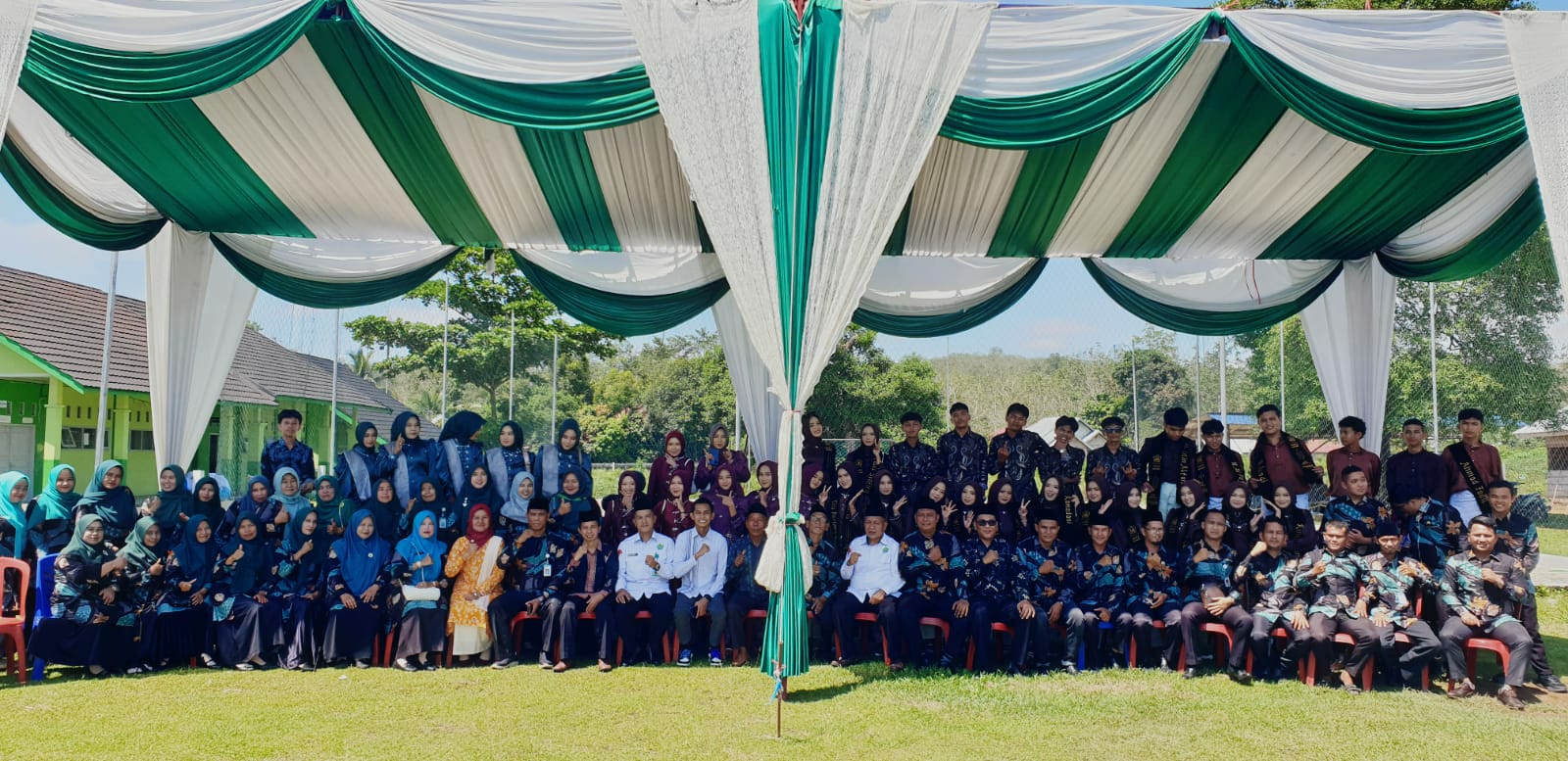 Perpisahan Kelas XII MAN 3 Bungo Berlangsung Meriah Perpisahan Kelas XII MAN 3 Bungo Berlangsung Meriah