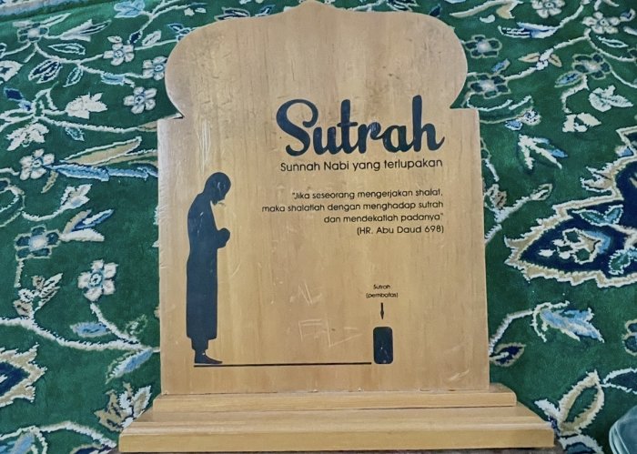 Mengenal Sutrah dalam Sunah Nabi Muhammad SAW Mengenal Sutrah dalam Sunah Nabi Muhammad SAW