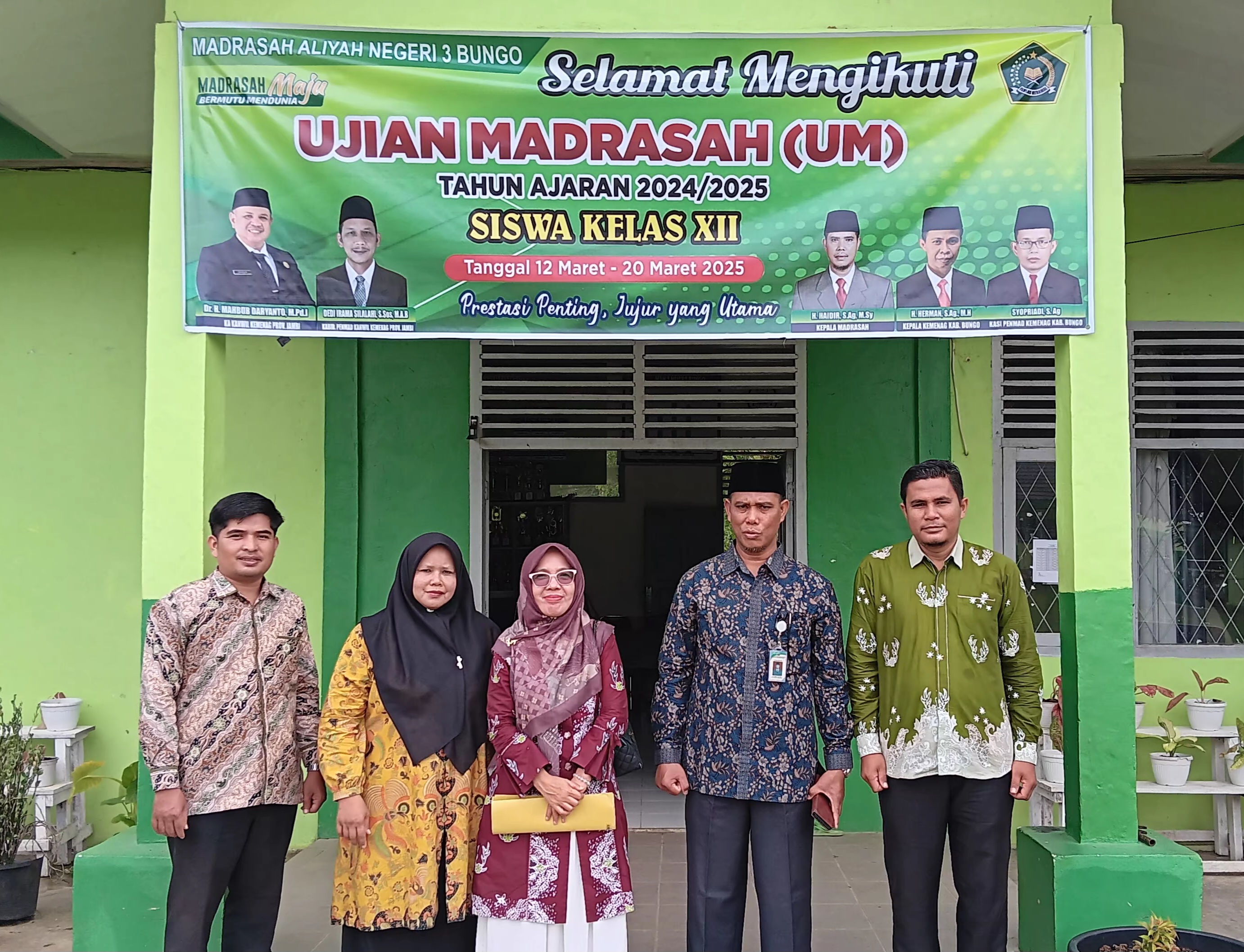 HARI PERTAMA UJIAN MADRASAH DI MAN 3 BUNGO LANGSUNG DI MONITORING OLEH PENGAWAS MADRASAH