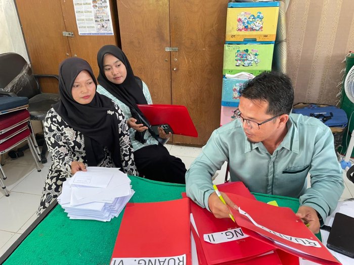 Peran Pengawas dalam Pelaksanaan Ujian Semester Ganjil tahun 2025/2026 Peran Pengawas dalam Pelaksanaan Ujian Semester Ganjil tahun 2025/2026