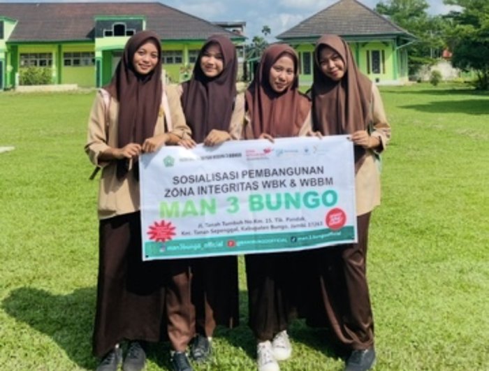 MAN 3 Bungo Sosialisasikan Zona Integritas kepada Siswi-siswi kelas 11 Mipa 2 MAN 3 Bungo Sosialisasikan Zona Integritas kepada Siswi-siswi kelas 11 Mipa 2