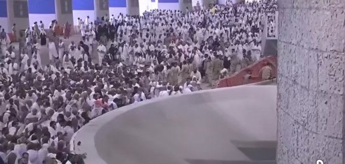 Suasana Khusyuk 1,5 Juta Jemaah Haji Padati Mina di Tengah Cuaca Terik