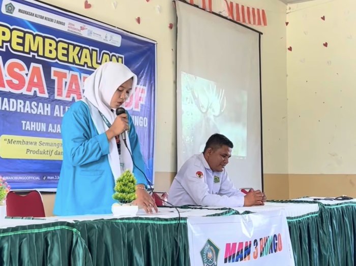 Wakamad Bidang Kesiswaan Berikan Pembekalan Organisasi kepada Murid Baru