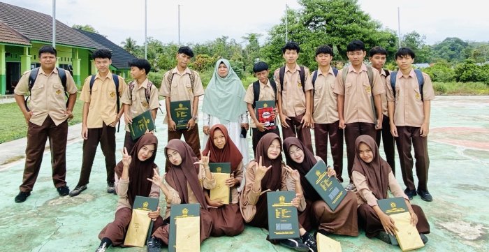 Momen Pembagian Rapor Semester Genap 2025/2026
