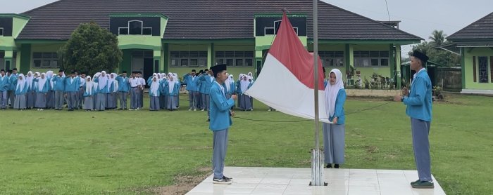 Siswa MAN 3 Bungo Berhasil Jalankan Tugas Pengibar Bendera Merah Putih