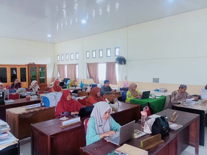 Guru MAN 3 Gerak Cepat dalam mengerjakan SKP Triwulan III 2025