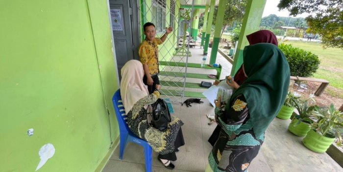 Panitia Sambut Peserta Tes TKA Sejak Pagi Hari Panitia Sambut Peserta Tes TKA Sejak Pagi Hari