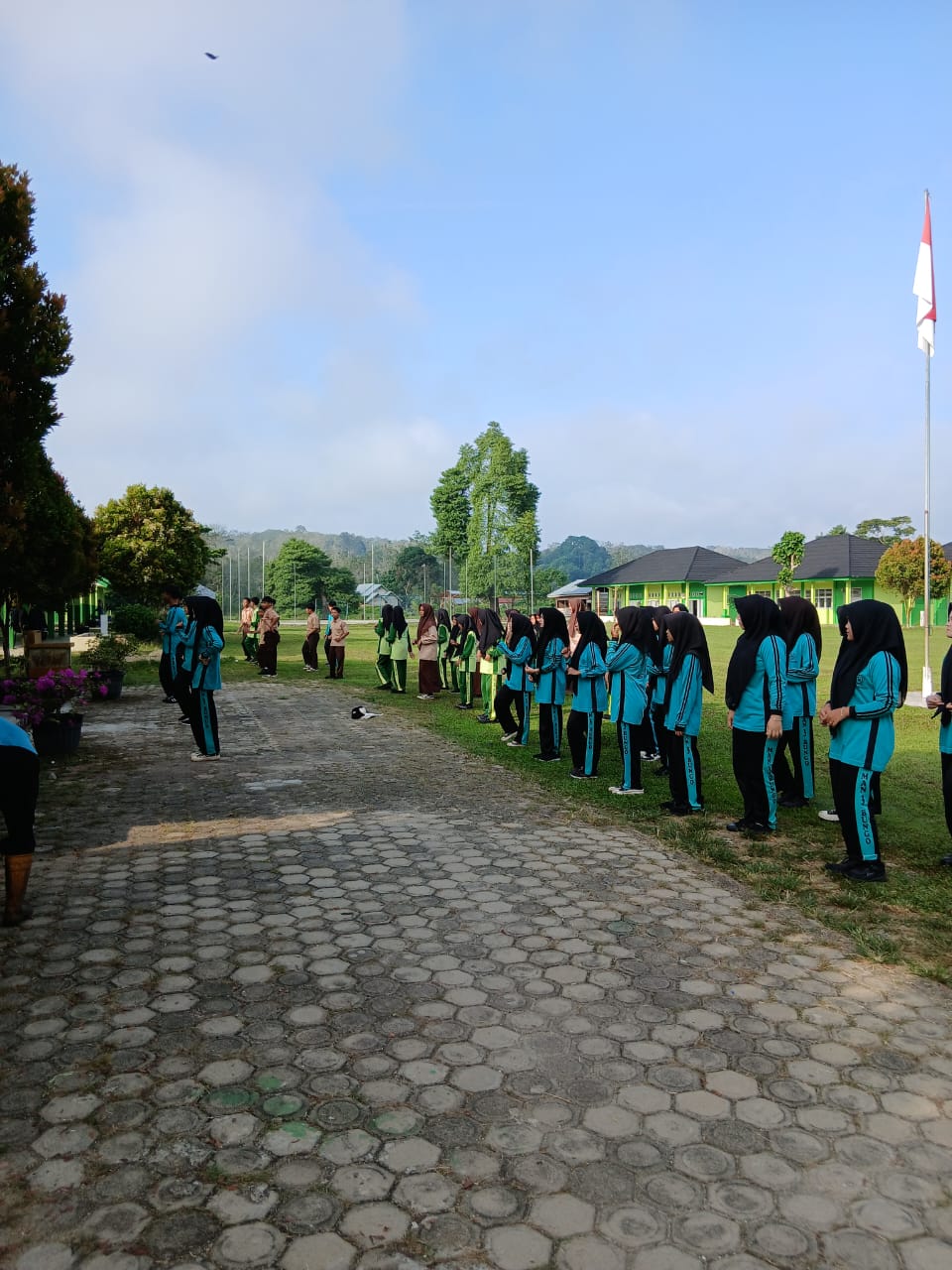 MAN 3 Bungo Rutin Laksanakan Senam Pagi untuk Tingkatkan Kesehatan Jasmani MAN 3 Bungo Rutin Laksanakan Senam Pagi untuk Tingkatkan Kesehatan Jasmani