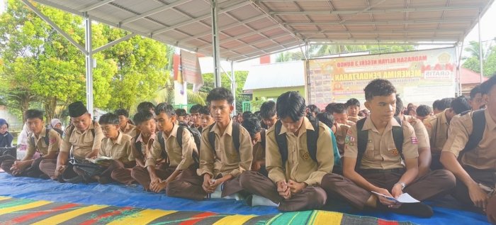Makna dan Teks Lengkap Sholawat Badar dalam Bahasa Arab dan Latin Makna dan Teks Lengkap Sholawat Badar dalam Bahasa Arab dan Latin