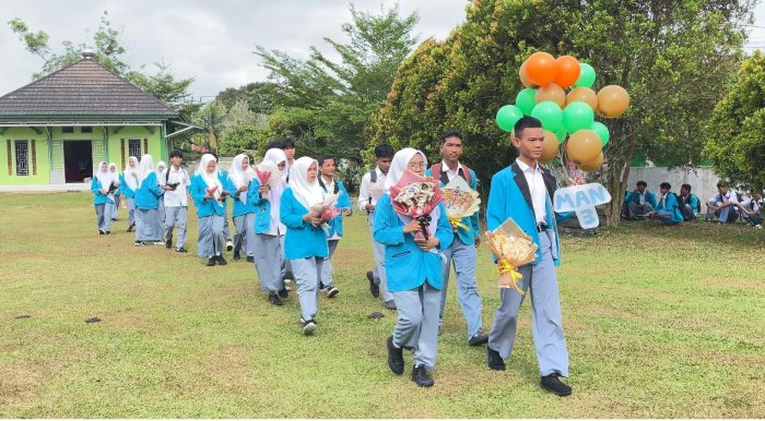 OSIM MAN 3 Bungo Rayakan Hari Guru dengan Balon Udara OSIM MAN 3 Bungo Rayakan Hari Guru dengan Balon Udara