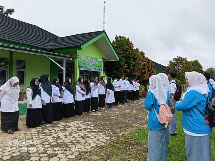 Siswa Kelas XII MAN 3 Bungo Jalani Ujian Madrasah