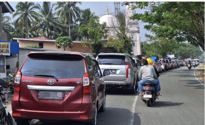 Kemacetan Parah Landa Daerah Wisata Jambi dan Sumbar