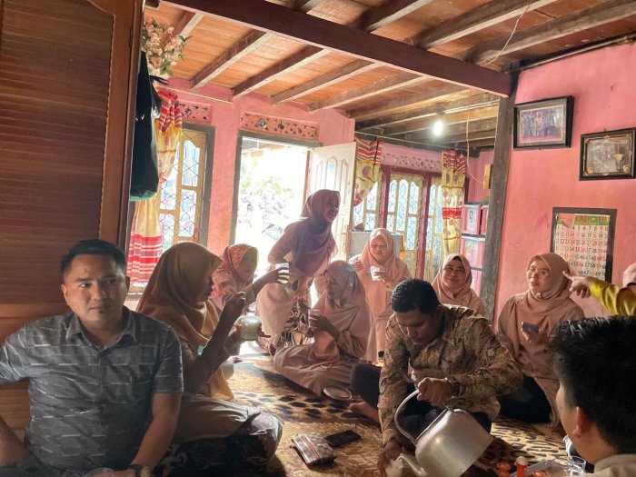 Kunjungan Silaturahmi ke Rumah Kerabat Kunjungan Silaturahmi ke Rumah Kerabat