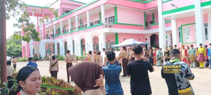 Pasukan Fandawa Pramuka MAN 3 Bungo Ikuti Upacara Pembukaan LGPPP di Kampus Undari
