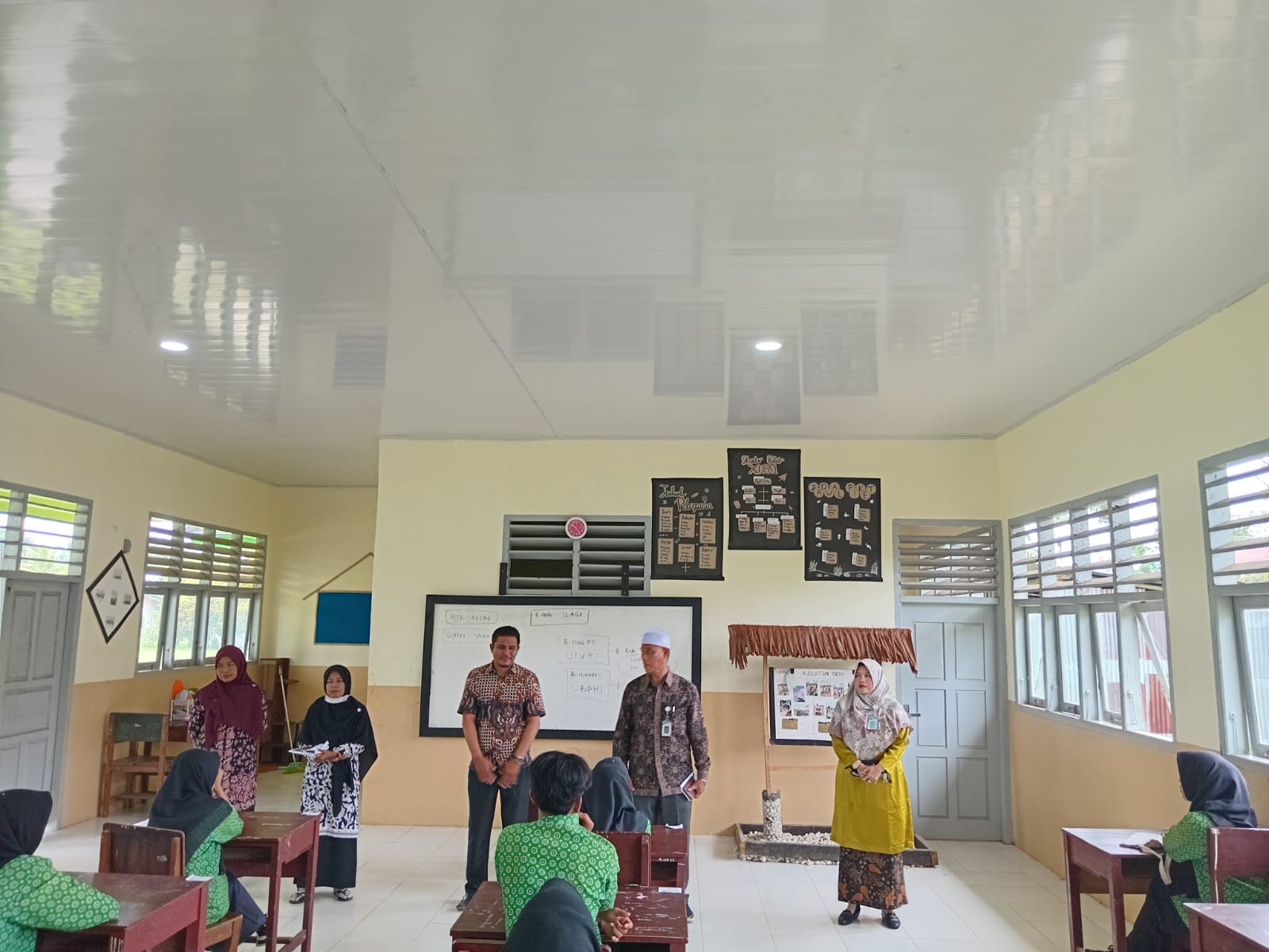Kepala MAN 3 Bungo Sosialisasikan Larangan Coret-Coretan Pasca Ujian Madrasah Kepala MAN 3 Bungo Sosialisasikan Larangan Coret-Coretan Pasca Ujian Madrasah