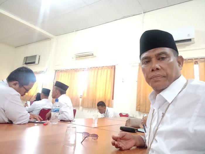 Kepala MAN 3 Bungo Bersemangat Mendengar Materi Sosialisasi KBC di Jambi Kepala MAN 3 Bungo Bersemangat Mendengar Materi Sosialisasi KBC di Jambi