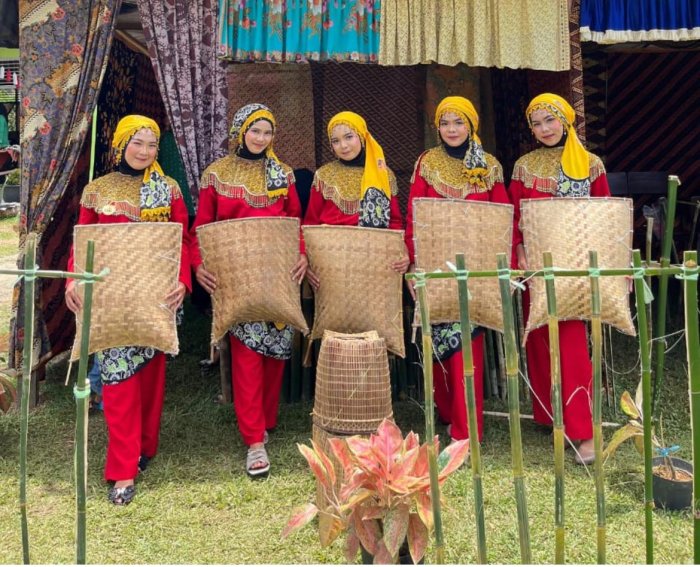 Tim Tari MAN 3 Bungo Kelas XI. 4 Tampilkan Karya Kreatif Siswa Tim Tari MAN 3 Bungo Kelas XI. 4 Tampilkan Karya Kreatif Siswa