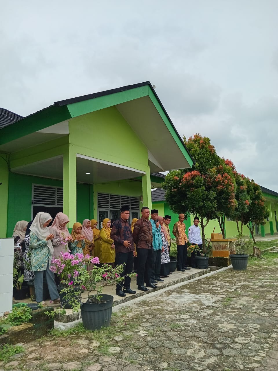 Hari Pertama Masuk Pascalibur Idul Fitri, Kepala MAN 3 Bungo Pimpin Apel dan Tegaskan Kedisiplinan Hari Pertama Masuk Pascalibur Idul Fitri, Kepala MAN 3 Bungo Pimpin Apel dan Tegaskan Kedisiplinan