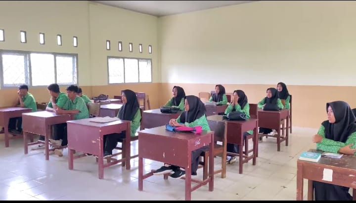 LANTUNAN SHOLAWAT SELALU BERGEMA SETIAP PAGI DI MAN 3 BUNGO