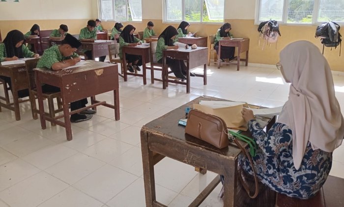 Hari Ketiga Ujian Madrasah MAN 3 Bungo Berjalan Lancar