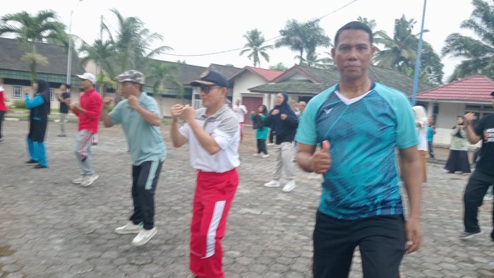 Kepala MAN 3 Bungo Ikuti Senam Pagi di BPSDM Jambi