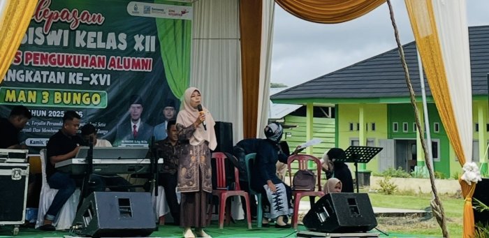 Ibu Munziarni, S.Pd. Sukses Nahkodai Panitia The Graduation Day MAN 3 Bungo Tahun 2026 Ibu Munziarni, S.Pd. Sukses Nahkodai Panitia The Graduation Day MAN 3 Bungo Tahun 2026